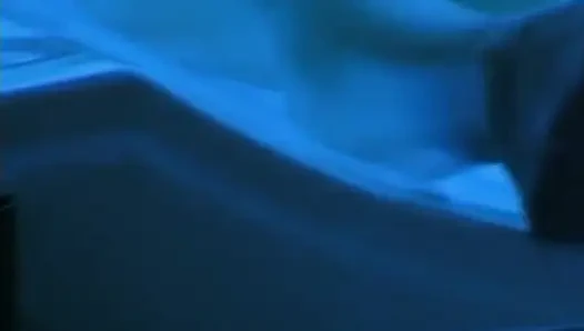Schau zu, wie dieses deutsche schätzchen mit ihrer muschi im sonnenbett spielt