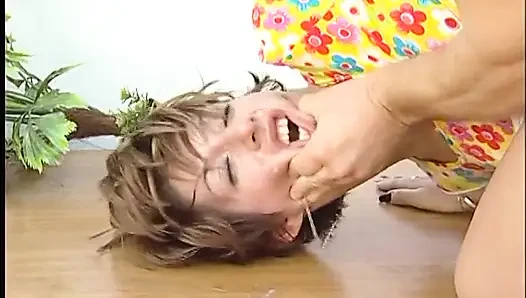 Kinky dude fucks brunette slut with extreme insertion before she sucks his tool