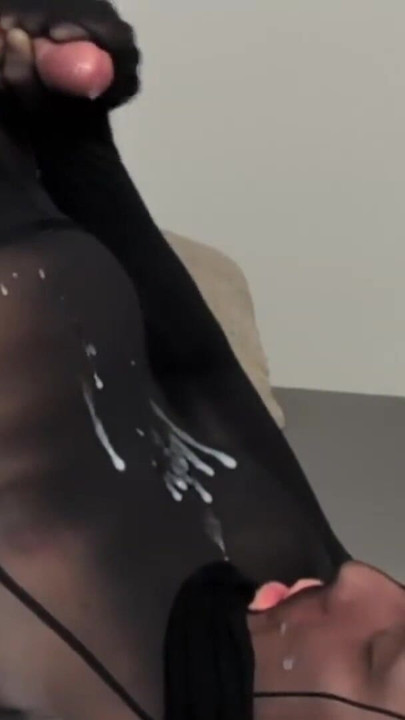 ナイロンに包まれて顔に水をかけて |クリップ3