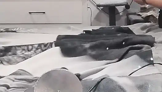 Amcığımı esneten sikiş makinemin arkasında bakış açısı