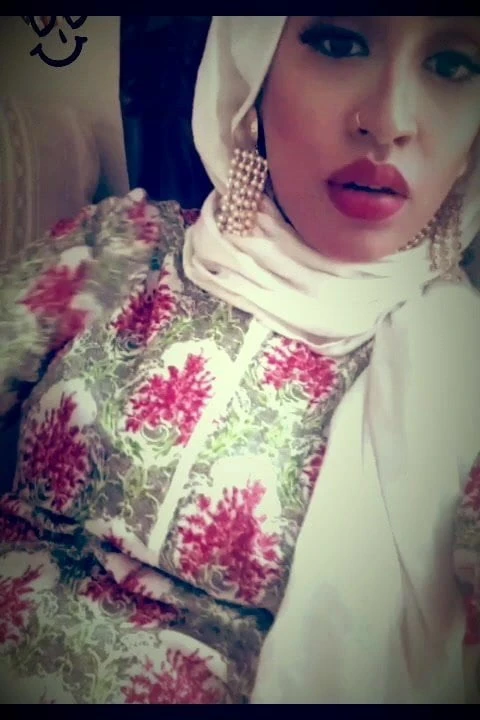 Pregnant hijabi