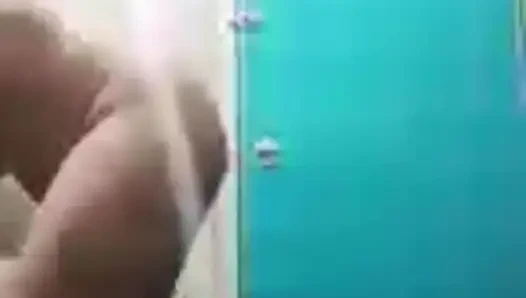 Красивая обнаженная, принимаю душ, заставляет меня очень возбуждена