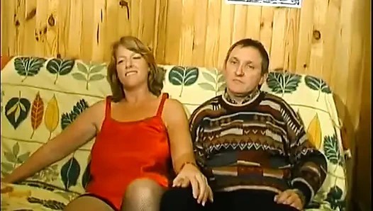 Пара в чистом любительском видео, которая хочет сувенир