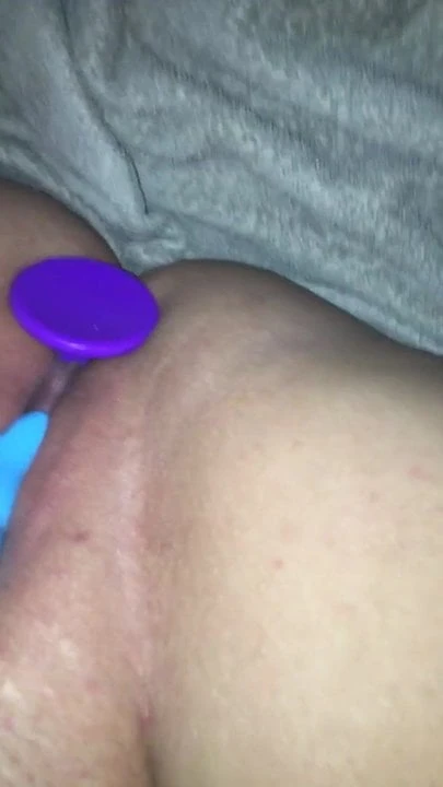 DazedDaisy playing with wet pussy w vibrator & buttplug
