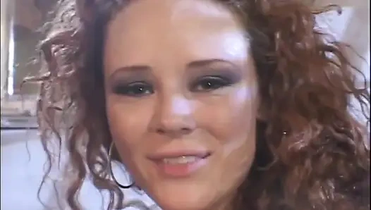 Asiatische MILF doppelt penetriert