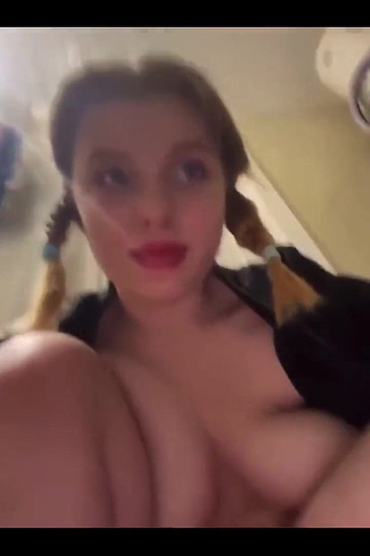 坐在你的脸上. 阴户特写. 尽量不要射精