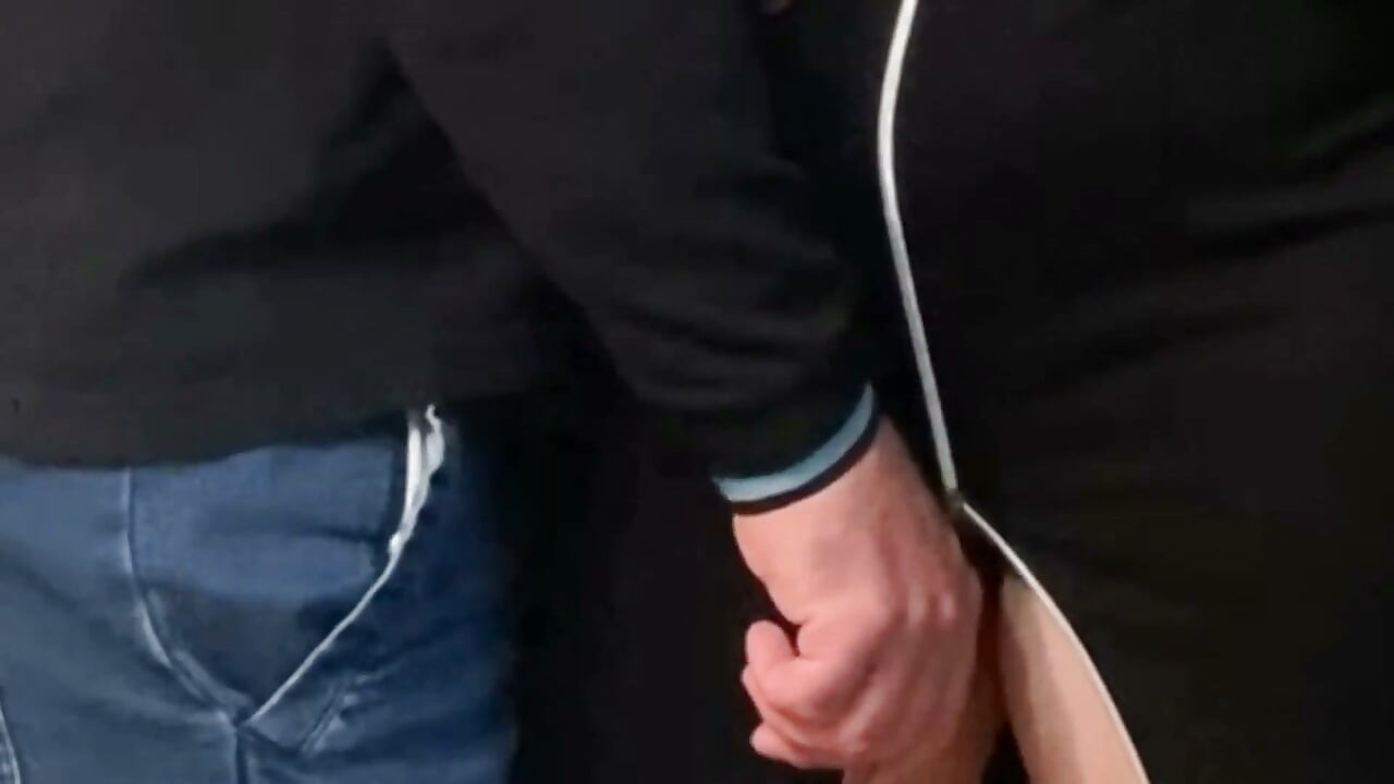 Puta hijastra tocada por padrastro en metro