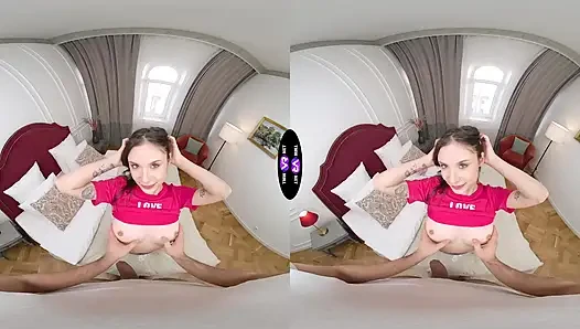 Mandy Moon spor salonundan sonra çay içmek yerine yarak emiyor - teenmegaworld