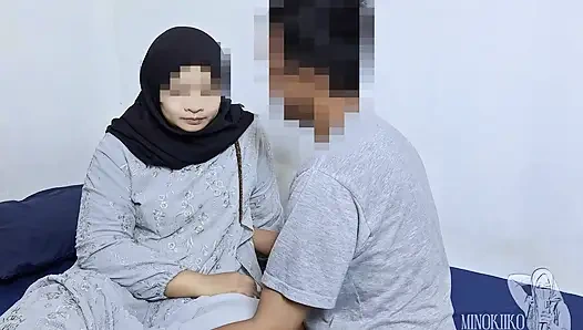 Невестка в хиджабе возбуждается и удивляется спермой внутри - Minokiiko