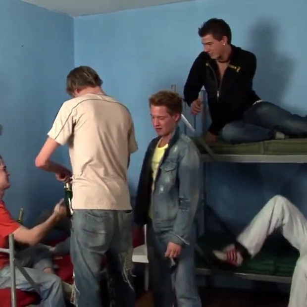 Gay anal orgy! - No condom