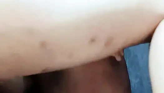 Дези Boudi трахает прислугу в ванной XXX