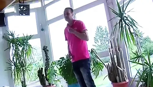 Ebenholz-schlampe aus Frankreich am pool doppelt penetriert