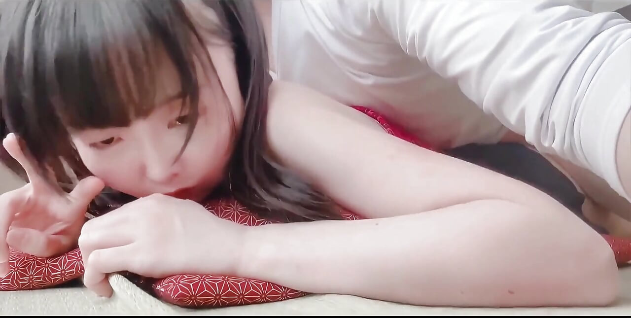 Afternoon Sex with a Moaning Pervy Gal in the Apartment Complex