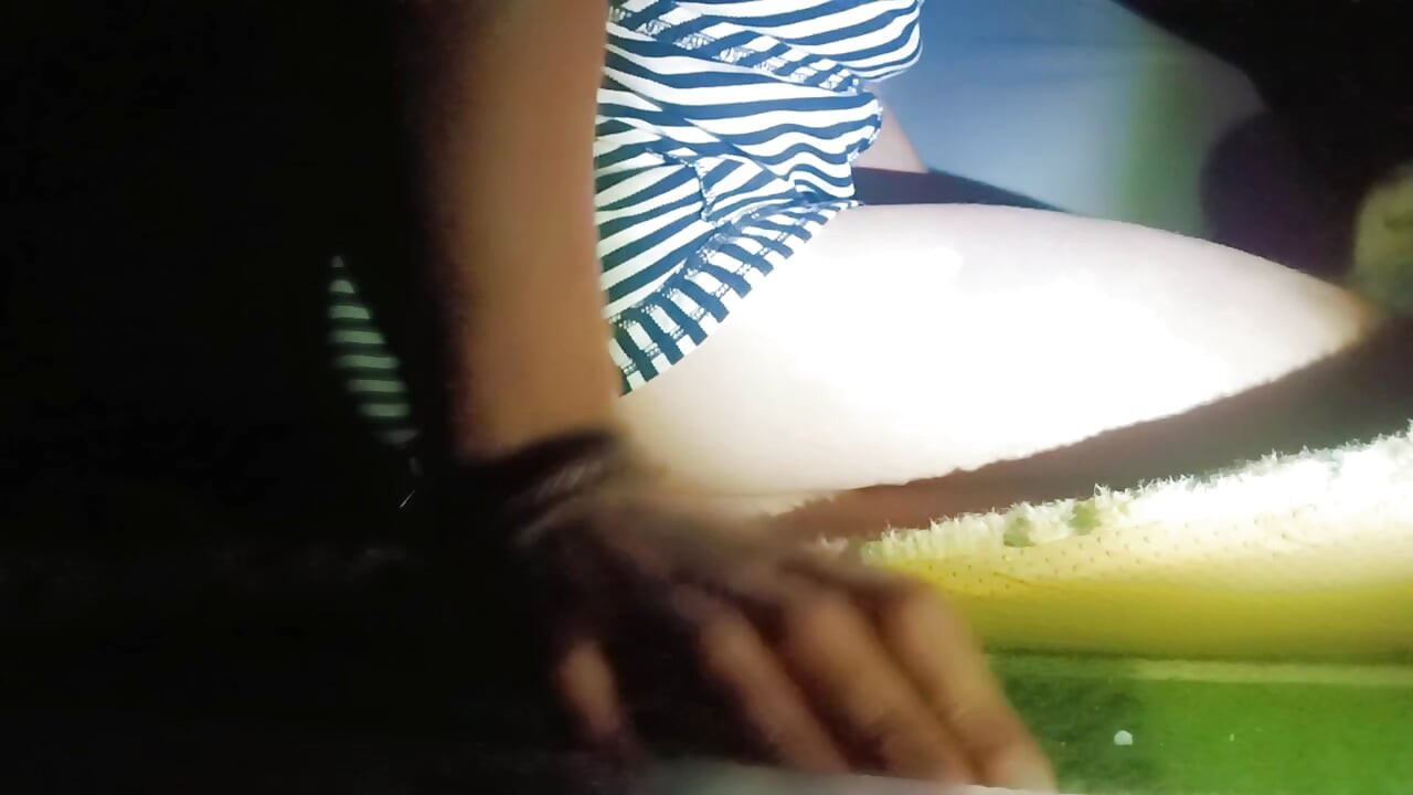 一个非常英俊的年轻人的肛门扩张