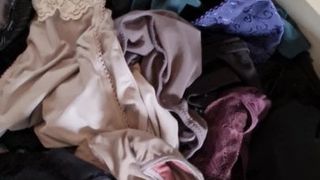 Un regard sur le tiroir de sous-vêtements de ma culotte de ma femme