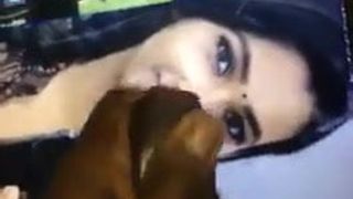 Sperma-Hommage an düstere Priya Bhavani Shankar
