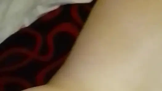 Трахает мою большую задницу и кричит, что она моя шлюха, и моя кричащая сука-шлюха