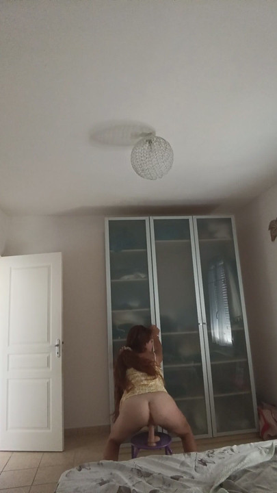 Seks oyuncağımla oynuyorum
