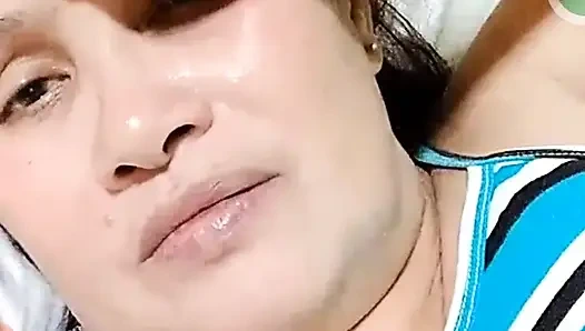 Cewek itu bilang padaku cukup coz teman kantornya ada di kamar nyaman