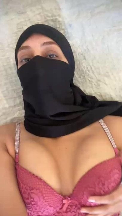 Hijab Arab Cutie Shows Off Her Perfect Titties in Tight Muslim Clothing