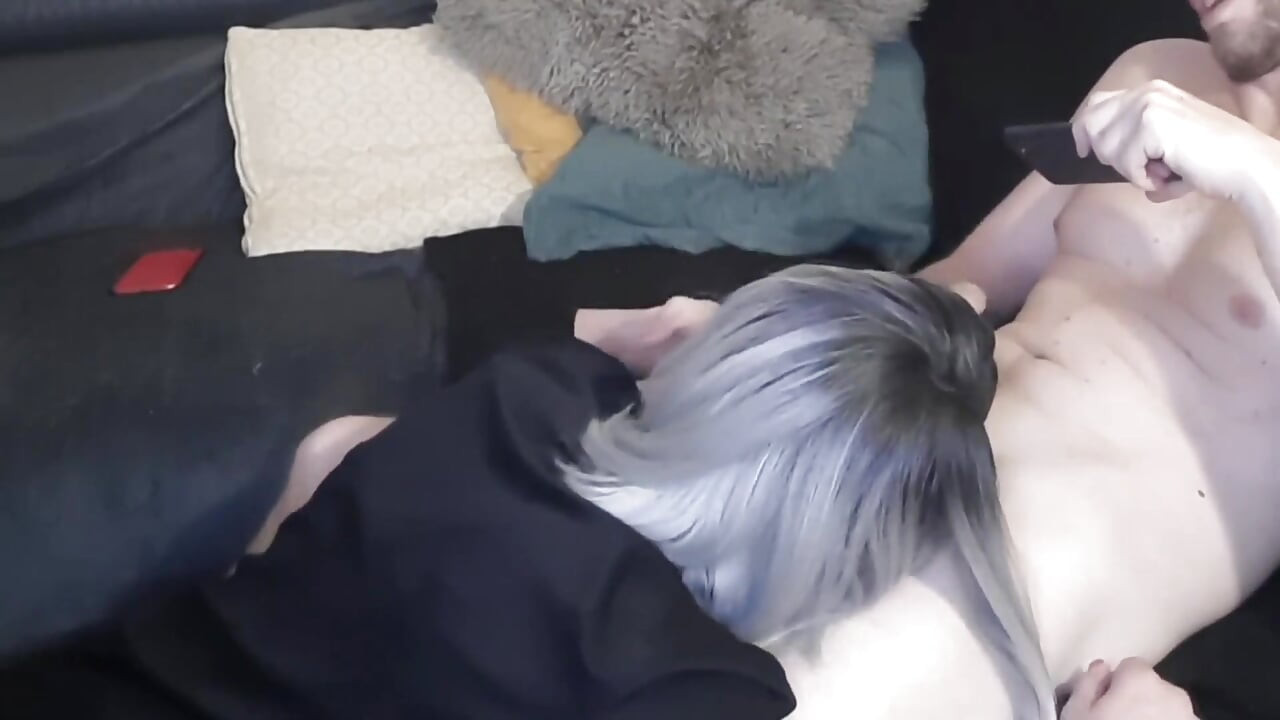 瘦婊子喜欢吮吸大鸡巴