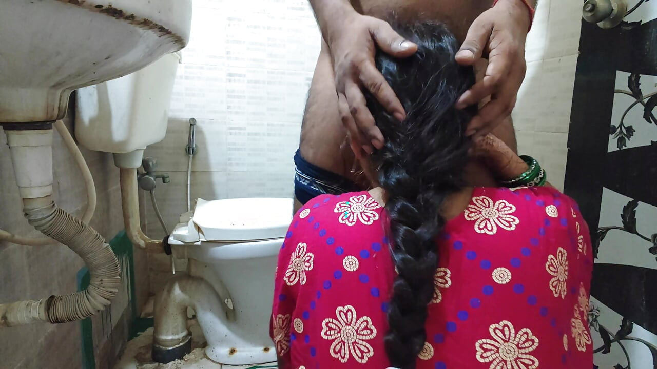 Bhabhi ko toilet mai hi choda diya devar ne