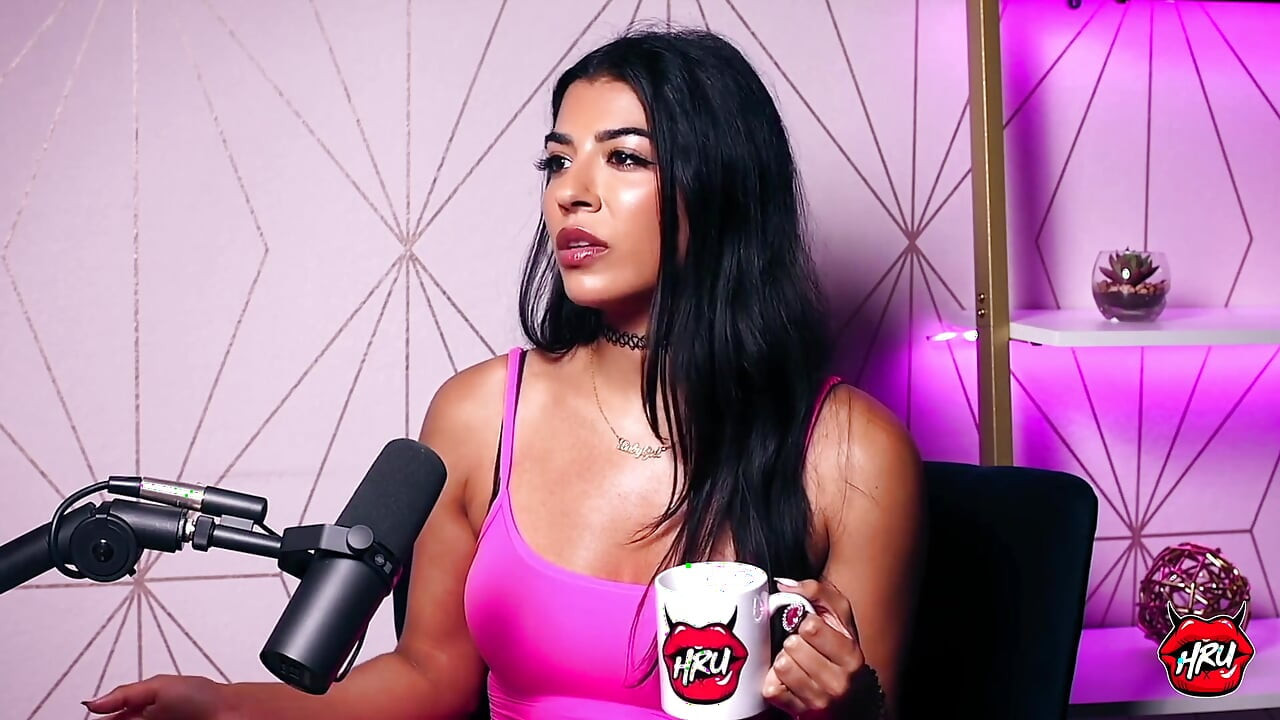 De enfermeira da UTI a Estrela Adulta de Bollywood: A Mudança selvagem de carreira de Jasmine Sherni