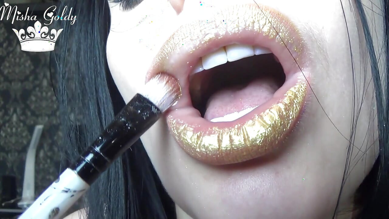 Golden goddess lips & jewelry fetish