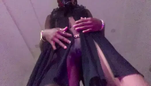 慢动作黑人少女性感舞蹈缠身湿润阴户特写
