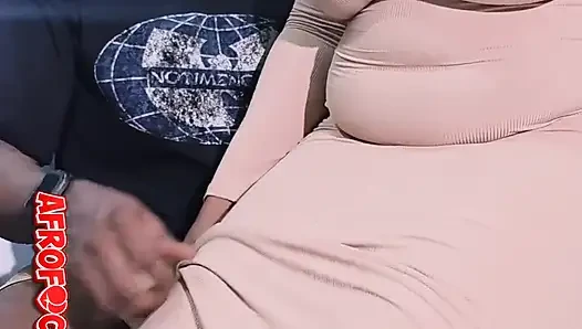 Belakang panggung 01. Cewek semok kulit hitam.