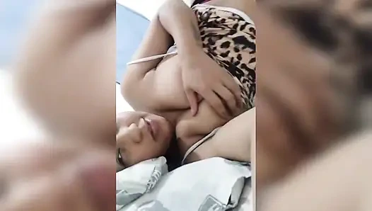 Я сосу его член глубоко вниз, это божественно