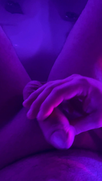 A got some fun at night in my jacuzzi eny of women wont to attend please