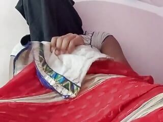 Masturbando vestindo um sari