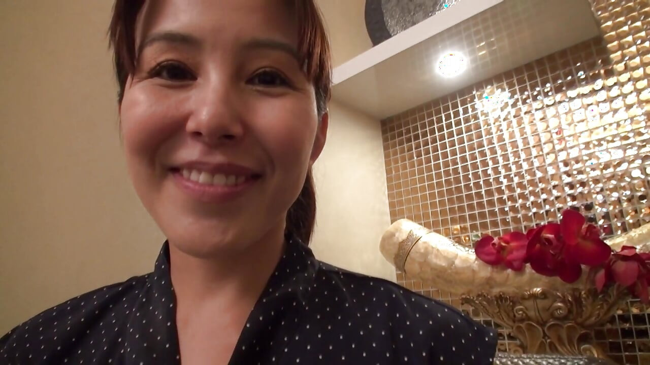 K-cup Super Milk Wife, Megumi, 42 Years Old