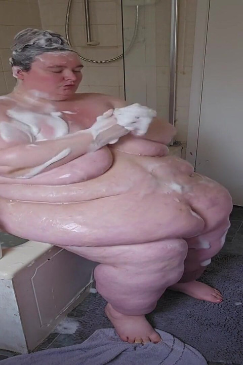 Cewek super semok ini bagian 2 di kamar mandi