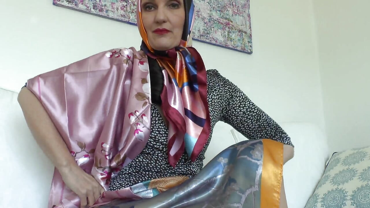 Moje błyszczące satynowe szale cię podkręcą! Lady Victoria Valente