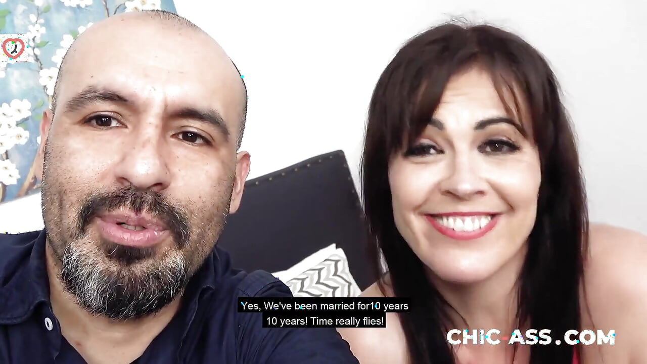 Threesome: Spanish man fucks teen with his wife! Chic-ass