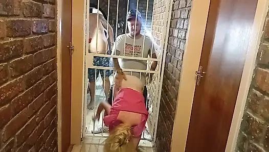 Bahkan jika ayah tiri menghukumku aku masih menemukan cara untuk menyetubuhi pacarku