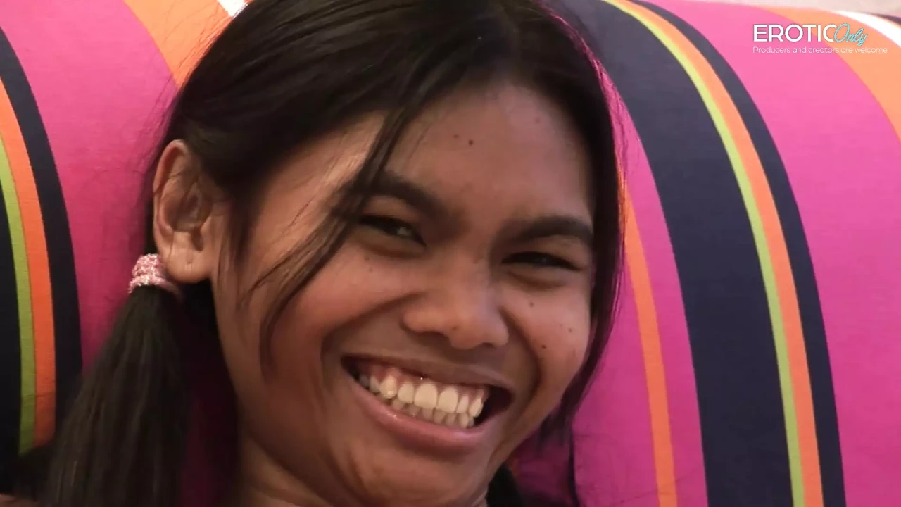 德国复古电影。性游客乱搞 18 岁的泰国荡妇！