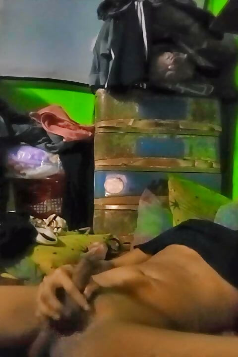 Yalnız pinoy sıcağı boşaltmak için hastayken mastürbasyon yapıyor bölüm 1