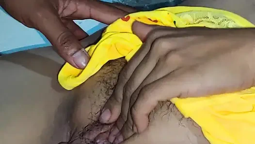I'm a virgin! Oh yes, that's so good! Slowly penetrate my pussy in this Tamil Indian video.