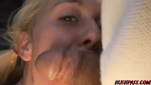 Публичное обнажение на заправке получает Goldie Coxx все накачаны