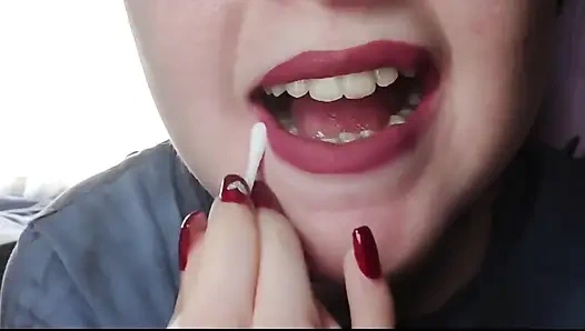 Губы и фетиш с губной помадой