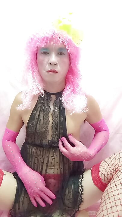 Oanh Le transgenre portant des vêtements sexy queue porno