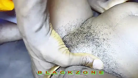 Сосет ее сиськи и трахает пальцами ее волосатую киску