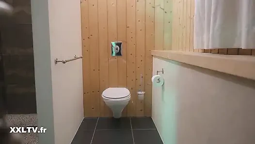 Carollina Cherry Masturbates in the Toilet