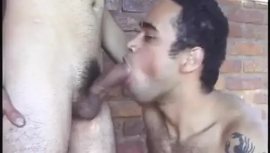 Grup seks bareng cewek nakal ini dientot habis-habisan di luar ruangan