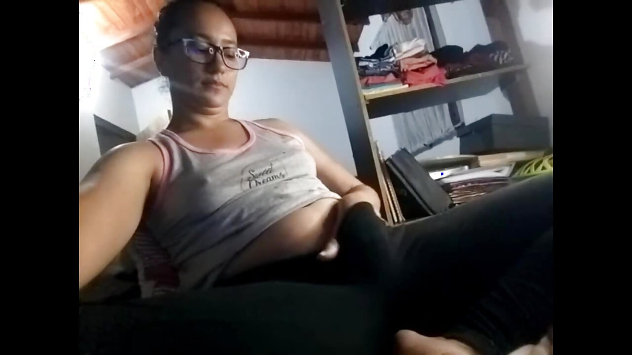 Ich habe einen orgasmus vor meiner stiefmutter und sie erwischen mich