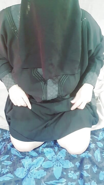 De conservatieve Hijabj Arabische maagd
