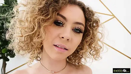 Pelacur pemintal eksotis ngentot kontol tebal